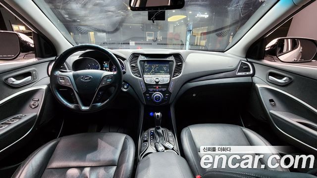 Hyundai Santa Fe — interior
