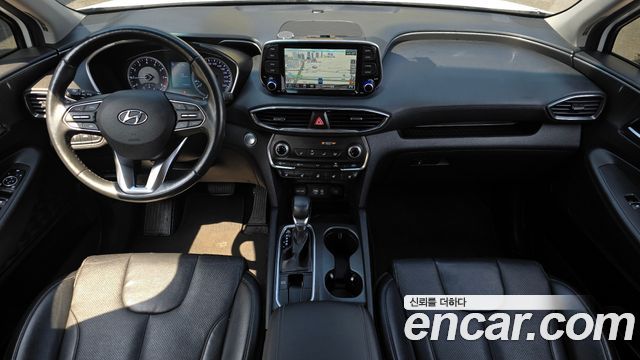 Hyundai Santa Fe — interior