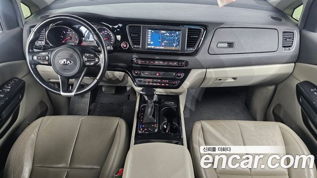 Kia Carnival — interior