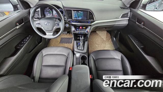 Hyundai Avante — interior