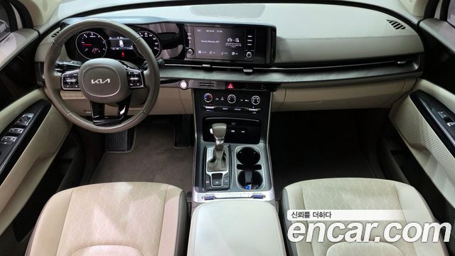 Kia Carnival — interior