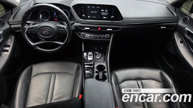 Hyundai Sonata — interior