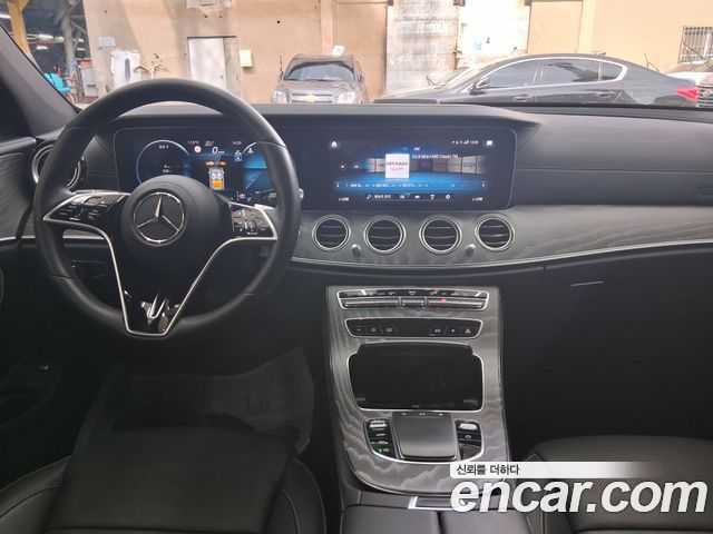 Mercedes-Benz E-Class — interior