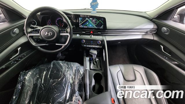 Hyundai Avante — interior