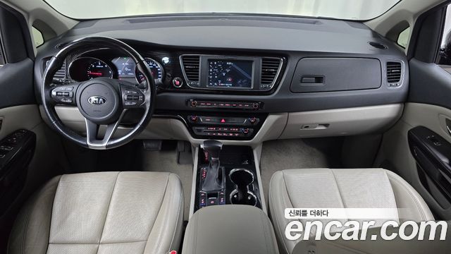 Kia Carnival — interior