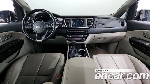 Kia Carnival — interior