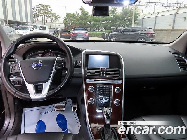 Volvo XC60 — interior