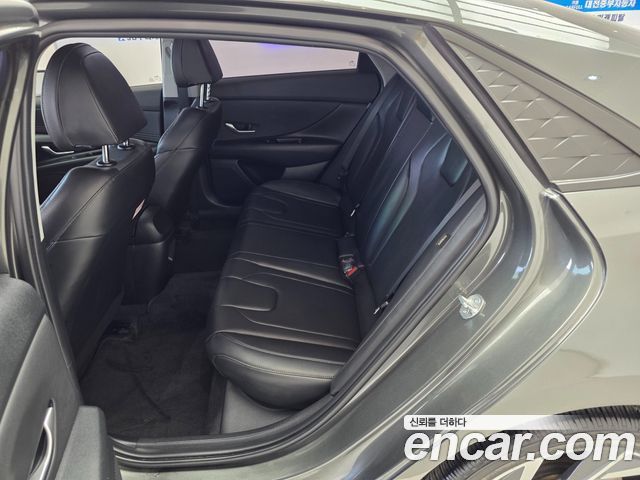 Hyundai Avante — interior