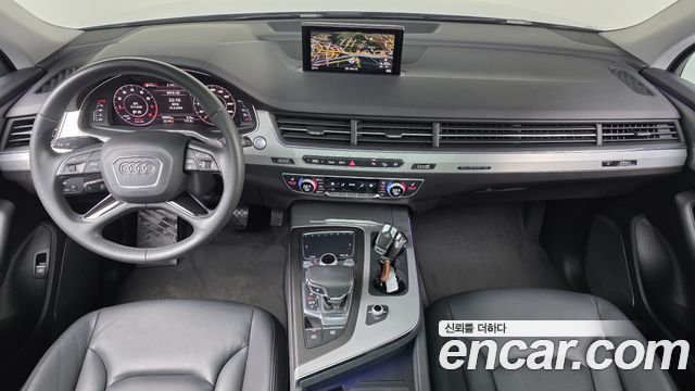 Audi Q7 — interior