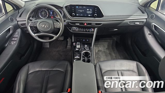 Hyundai Sonata — interior