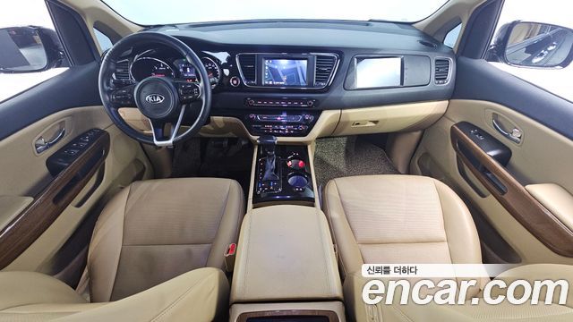 Kia Carnival — interior