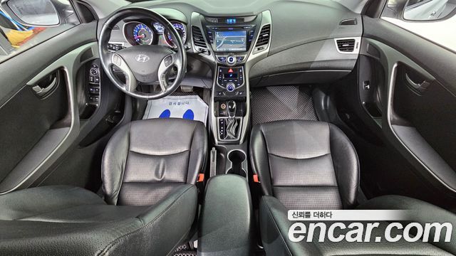 Hyundai Avante — interior