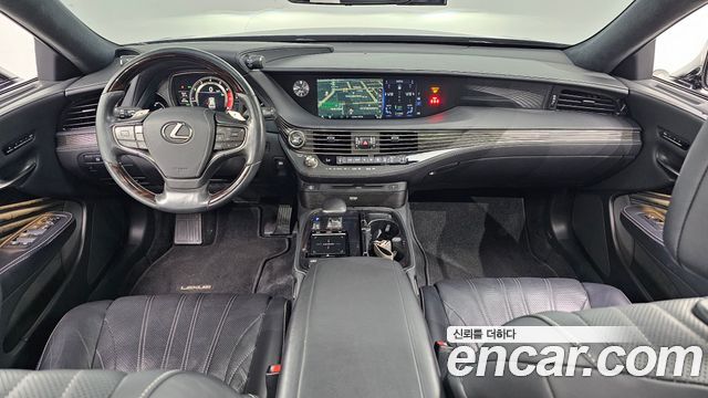 Lexus LS — interior