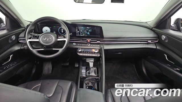 Hyundai Avante — interior