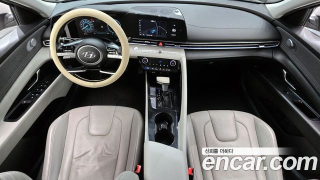 Hyundai Avante — interior