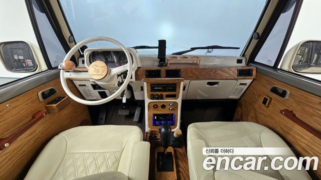 Hyundai Galloper — interior