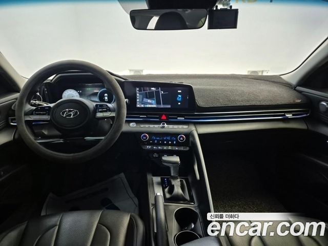 Hyundai Avante — interior
