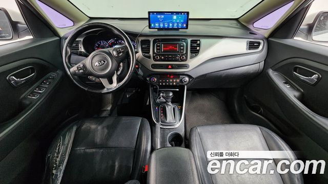 Kia Carens — interior