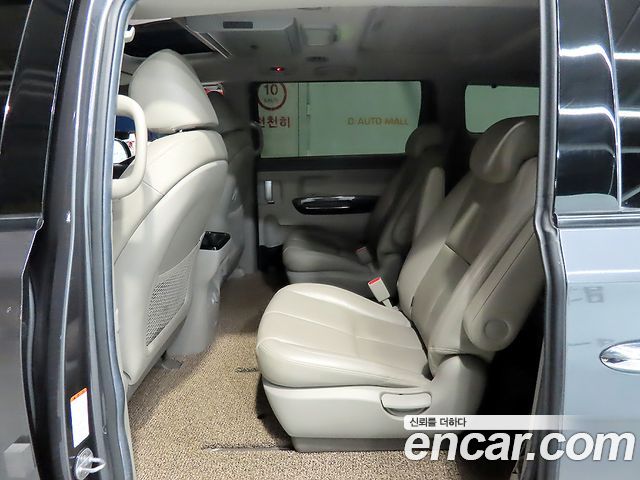 Kia Carnival — interior