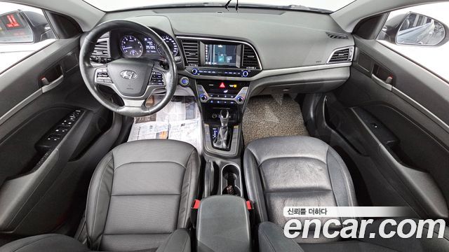 Hyundai Avante — interior