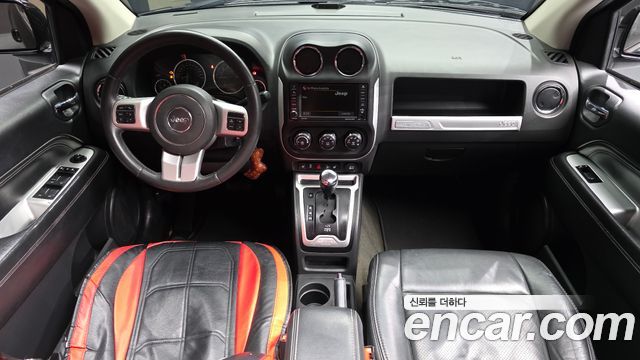 Jeep Compass — interior
