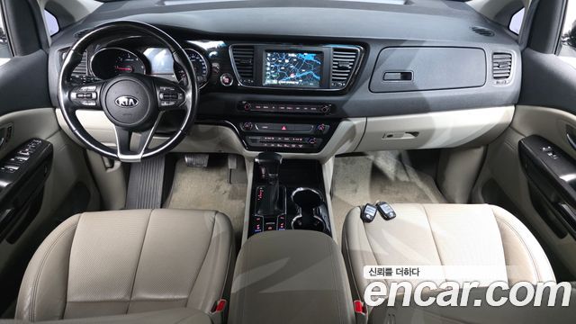 Kia Carnival — interior