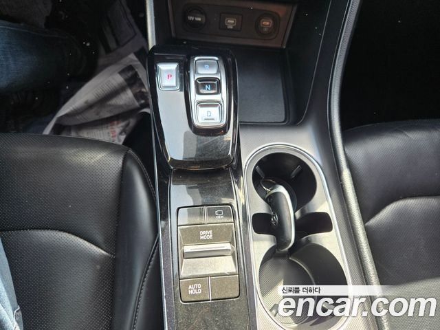 Hyundai Sonata — interior