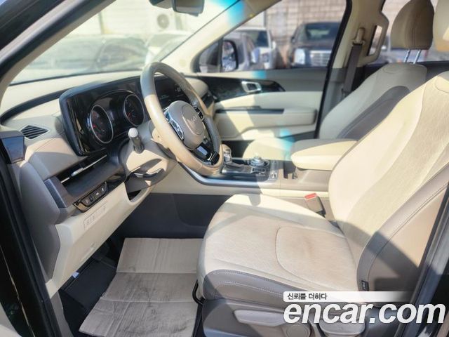 Kia Carnival — interior