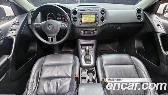 Volkswagen Tiguan — interior