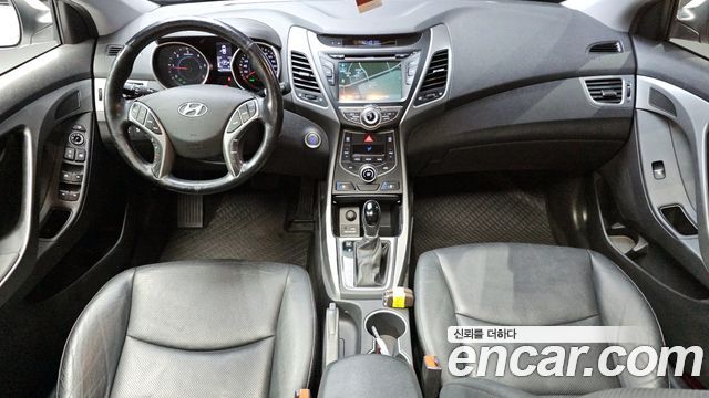 Hyundai Avante — interior