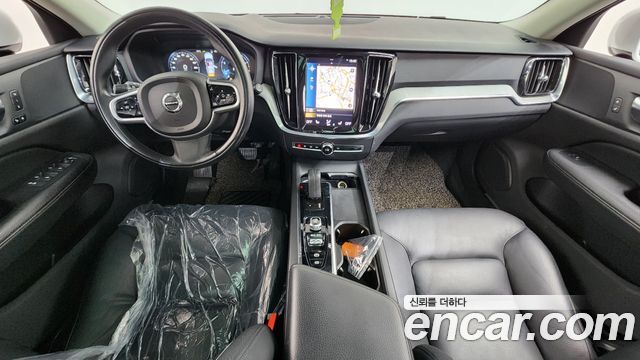 Volvo V60 — interior