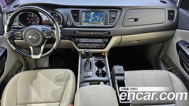 Kia Carnival — interior