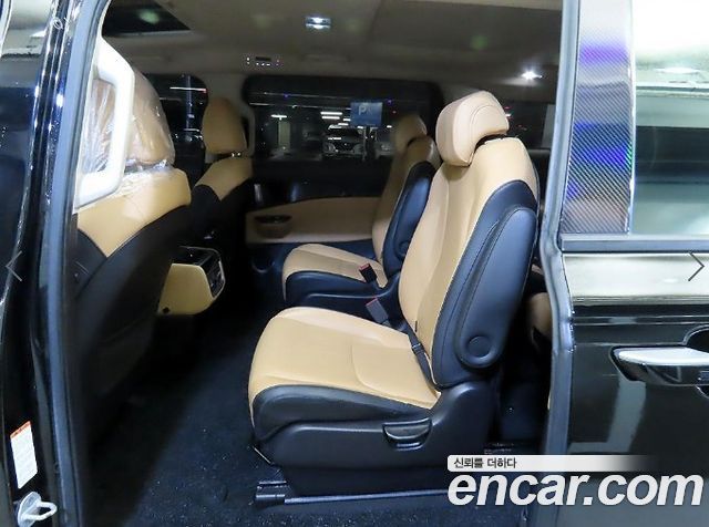 Kia Carnival — interior