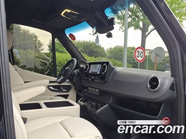 Mercedes-Benz Sprinter — interior