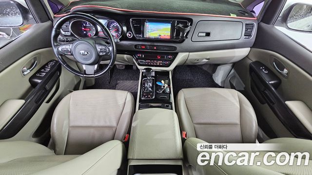 Kia Carnival — interior