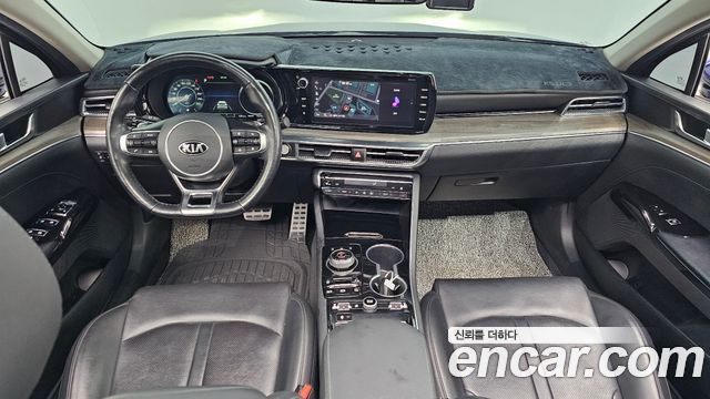 Kia K5 — interior