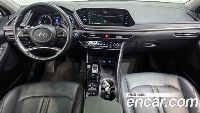 Hyundai Sonata — interior