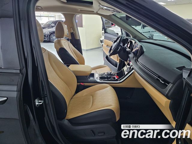 Kia Carnival — interior