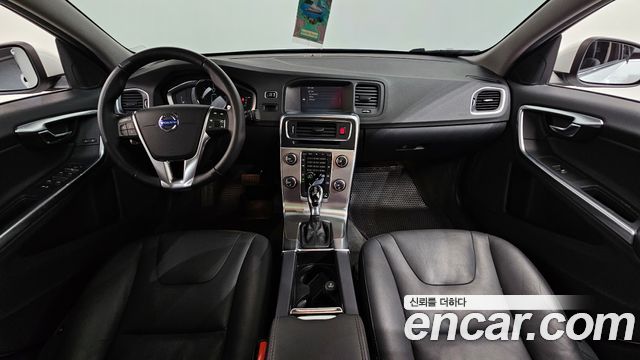 Volvo S60 — interior
