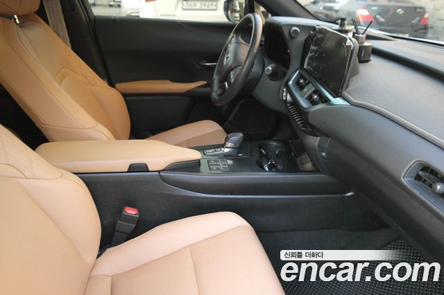 Lexus UX — interior