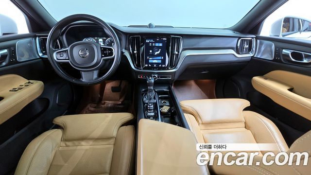 Volvo V60 — interior
