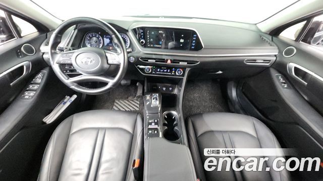 Hyundai Sonata — interior