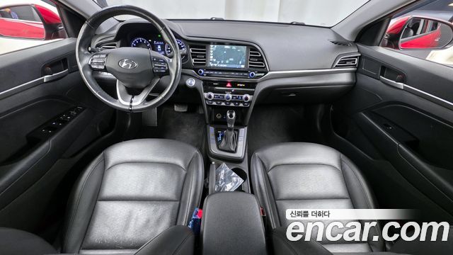 Hyundai Avante — interior