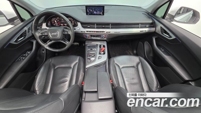 Audi Q7 — interior