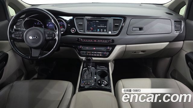 Kia Carnival — interior