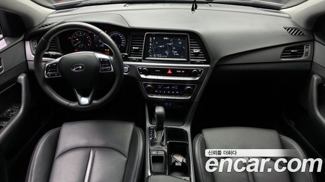 Hyundai Sonata — interior