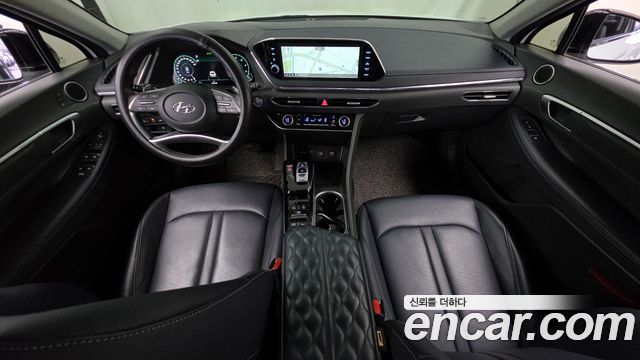 Hyundai Sonata — interior