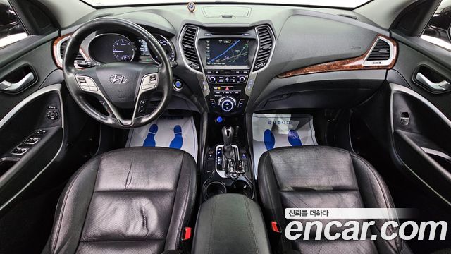 Hyundai Santa Fe — interior