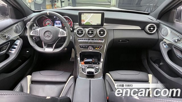 Mercedes-Benz C-Class — interior