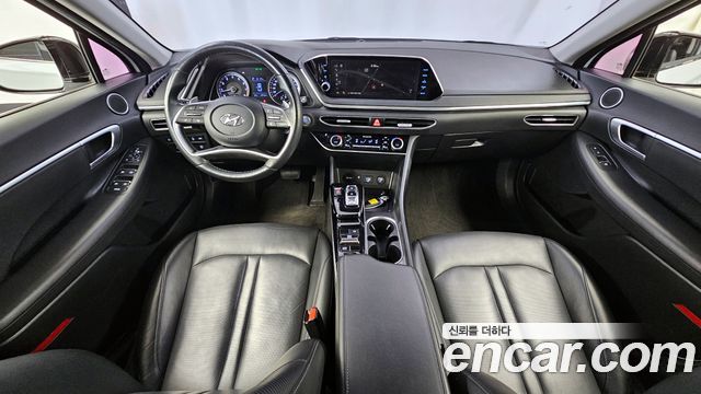 Hyundai Sonata — interior